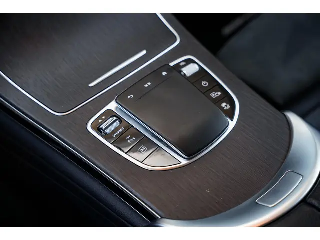 Mercedes-Benz GLC 300e 4MATIC 2021 Hybride Benzine 16
