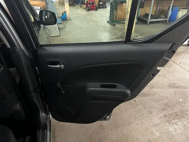 Suzuki Splash 1.0 VVT Exclusive EASSS 2013 Benzine 27