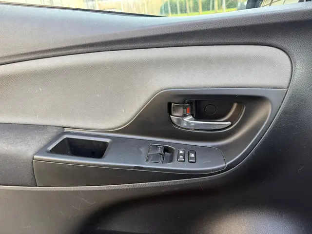 Toyota Yaris 1.5 Hybrid Lease 2015 Hybride Benzine 16