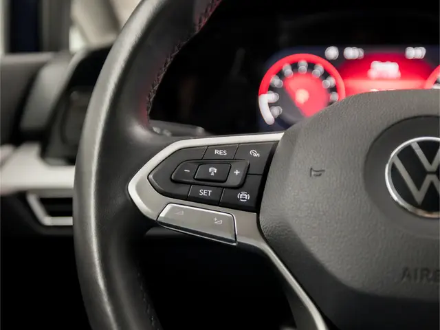 Volkswagen Golf 1.0 eTSI Sport 2022 Benzine 16