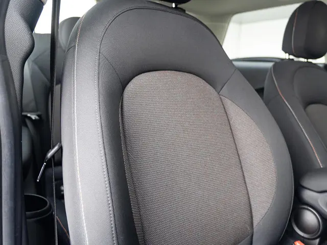 MINI 3-Deurs Cooper 2021 Benzine 12