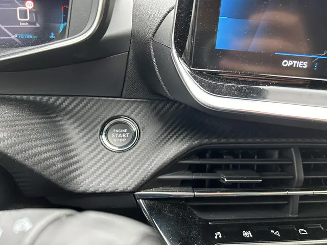 Peugeot 2008 1.2 Turbo 100 PK Allure Pack | 2021 Benzine 37