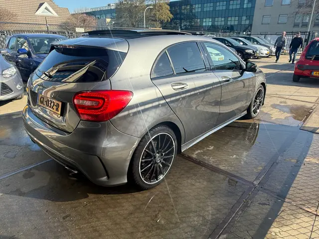Mercedes-Benz A-Klasse 180 pano amg-pakket 2015 Benzine 6