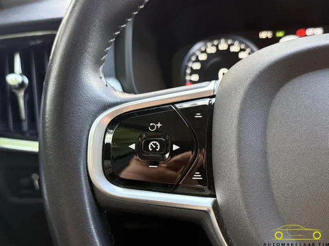Volvo V90 2.0 T5 Momentum / Orig. NL / NAP 2017 Benzine 23