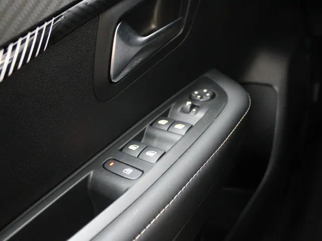 Peugeot 208 1.2 PureTech 100 Allure 2024 Benzine 21