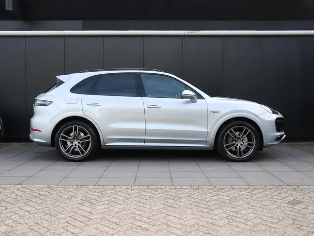 Porsche Cayenne 3.0 E-Hybrid 2022 Hybride Benzine 4