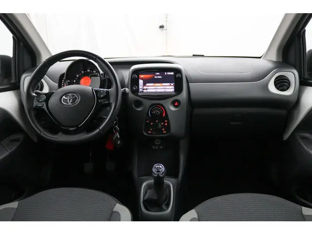 Toyota Aygo 1.0 VVT-i x-play 2020 Benzine 4
