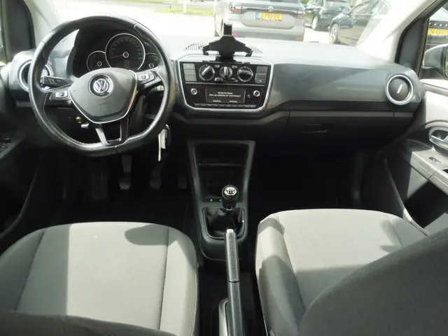 Volkswagen up! 3
