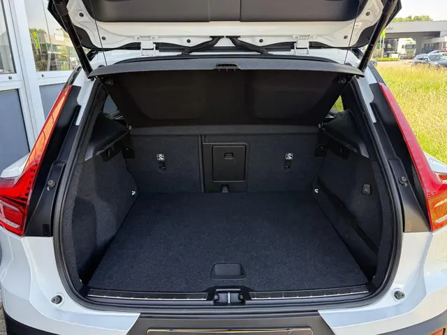 Volvo XC40 2.0 T4 R-Design 2019 Benzine 26