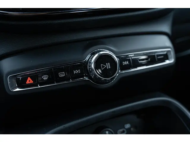 Volvo XC40 2.0 B4 Plus Dark 2025 Benzine 34