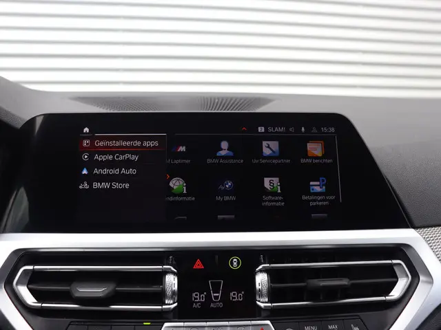 BMW 3 Serie Touring 320i 2022 Benzine 31
