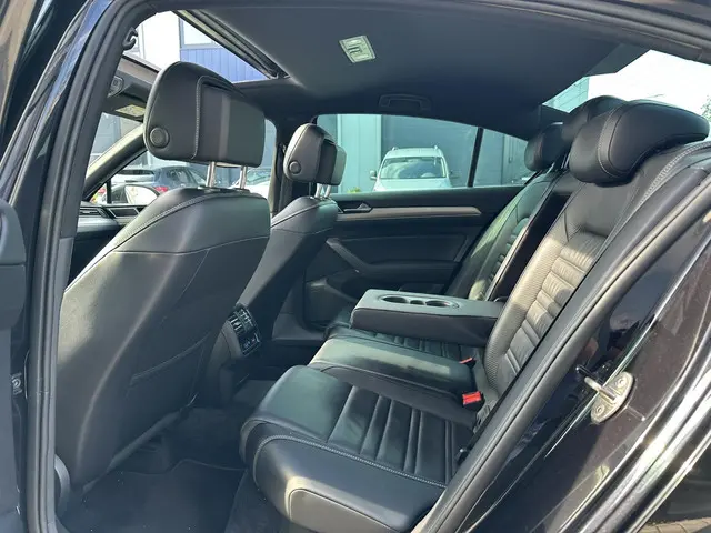 Volkswagen Passat 1.4 TSI R-Line / Pano / Leder 2016 Benzine 19