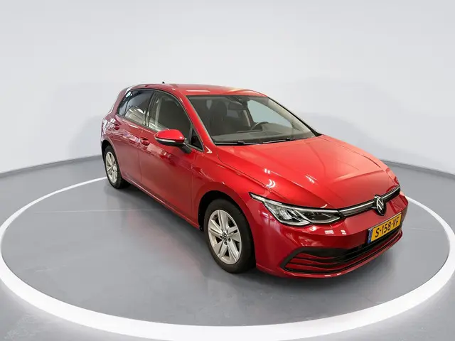 Volkswagen Golf 1.0 110pk DSG eTSI Life 2023 Benzine 4