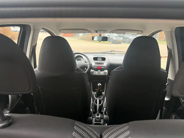 Peugeot 107 1.0 Active 2013 2013 Benzine 6