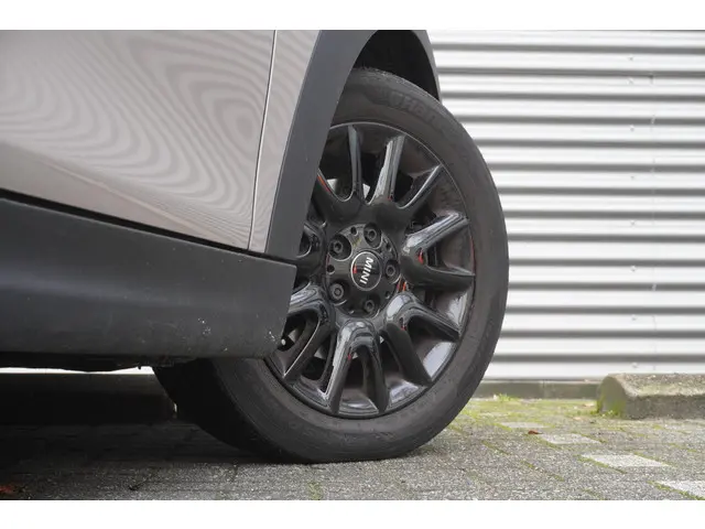 MINI 5-Deurs One 2022 Benzine 7