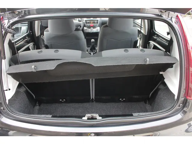 Peugeot 107 1.0 Access Accent 5 Drs | Airco 2013 Benzine 13