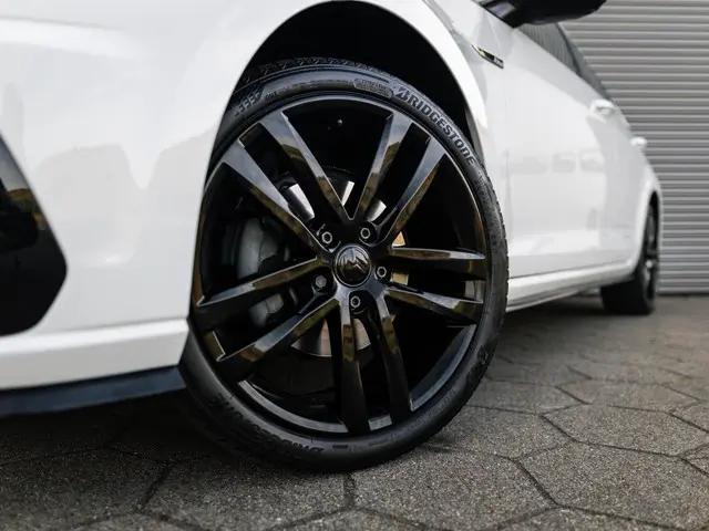 Volkswagen Golf 1.5 TSI Highline Business R 2019 Benzine 12