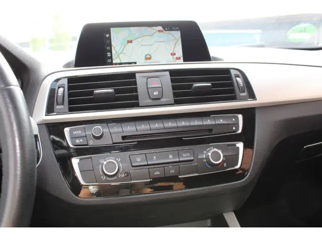 BMW 1 Serie 118i 2017 | Automaat | NAP 2017 Benzine 12