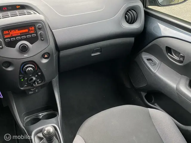Toyota Aygo 1.0 VVT-i x-now 2017 Benzine 11