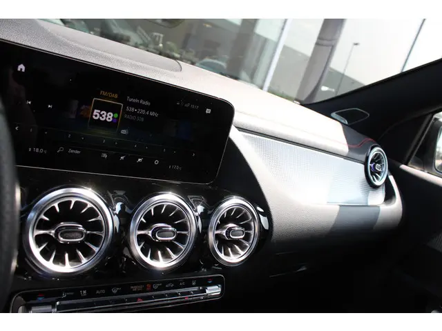 Mercedes-Benz EQA 250 AMG Line 67 kWh 2023 Elektrisch 12