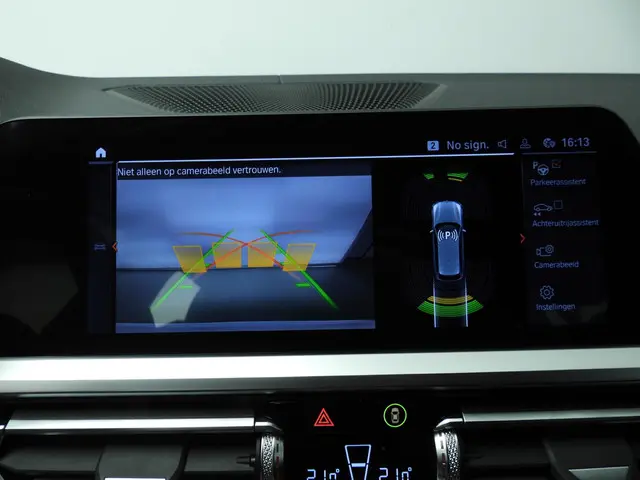 BMW 3 Serie Touring 318i 2022 Benzine 33