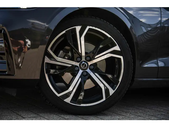 Volvo V60 2.0 B4 Plus Dark 2023 Benzine 35