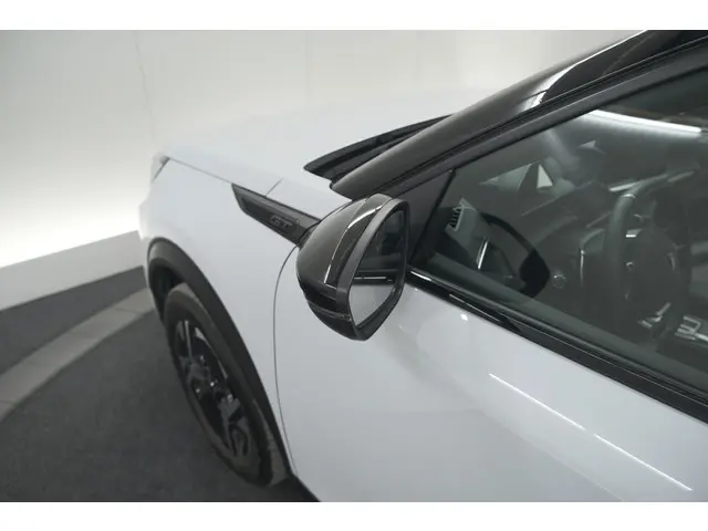 Peugeot 2008 PureTech 130 EAT8 GT 2024 Benzine 21