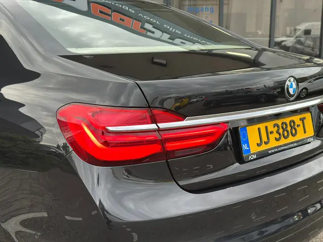 BMW 7 Serie 740Li High Executive 2016 Benzine 30