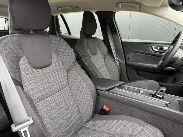 Volvo V60 2.0 B3 Essential Edition 2024 Benzine 6