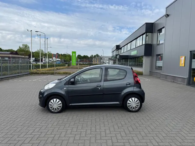 Peugeot 107 1.0 Active 2012 Benzine 8