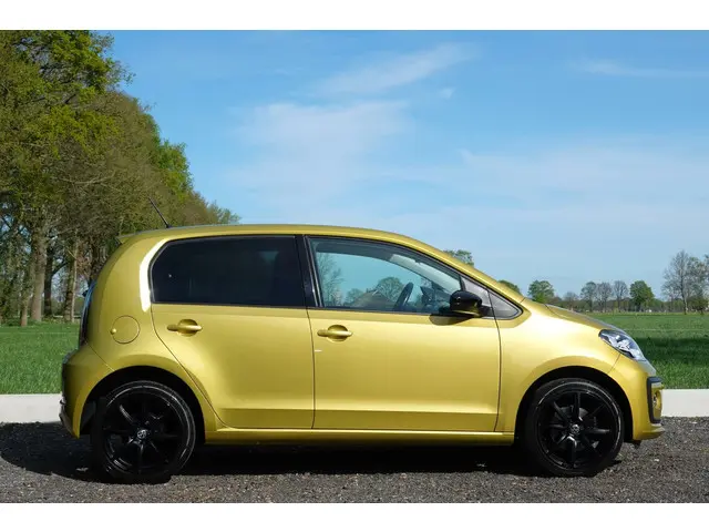 Volkswagen up! 1.0 BMT high up! 2017 Benzine 10