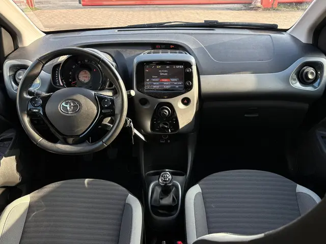 Toyota Aygo 1.0 VVT-i x-play 2019 Benzine 11