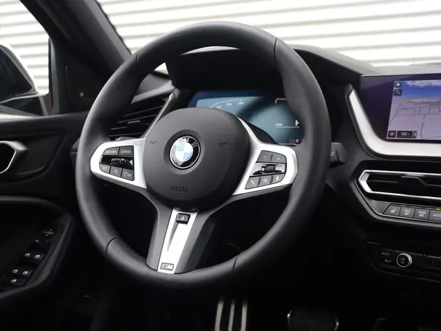 BMW 1 Serie 5-deurs 118i 2024 Benzine 37