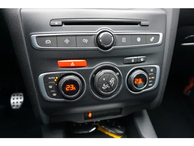 DS DS 4 CROSSBACK 1.2 PureTech So Chic 2015 Benzine 16