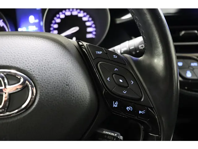 Toyota C-HR 1.8 Hybrid Dynamic, 2017 Hybride Benzine 23