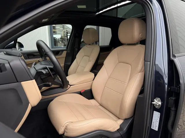 Porsche Cayenne 3.0 E-Hybrid 2024 Hybride Benzine 10