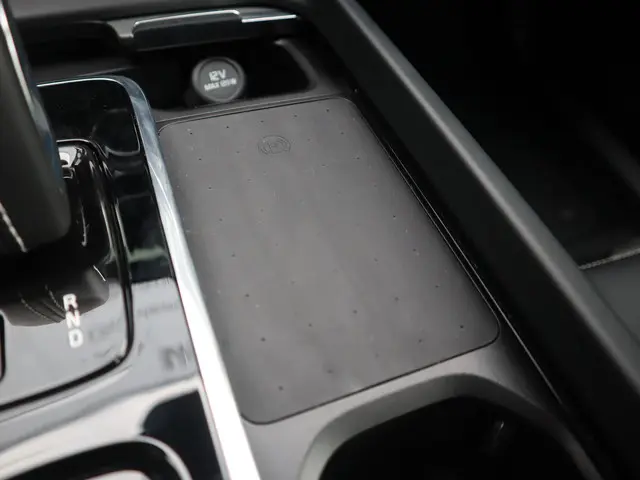 Volvo XC60 2.0 B4 R-Design 2022 Benzine 28