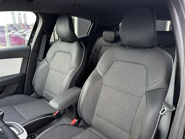 Renault Clio TCe 90 Techno 2023 Benzine 12