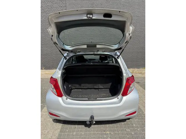 Toyota Yaris 1.0 Vvt-i 5-DRS 2014 Grijs 2014 Benzine 7