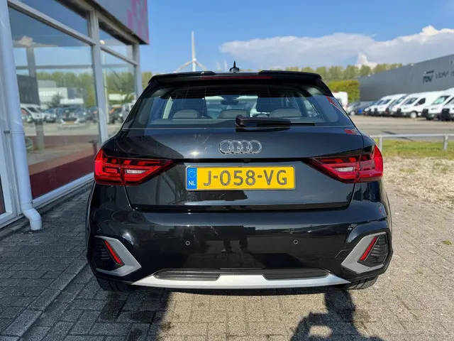 Audi A1 citycarver 30 TFSI epic 2020 Benzine 18