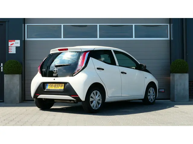 Toyota Aygo 1.0 VVT-i x-fun 2018 Benzine 2
