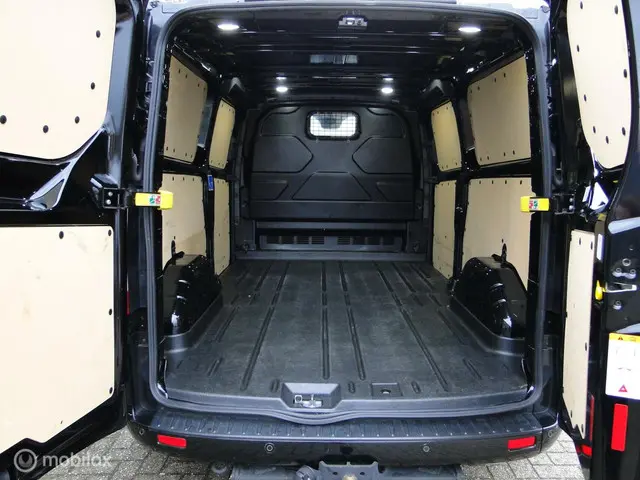 Ford Transit Custom 290 2.0 TDCI L2H1 Sport 2018 Diesel 23