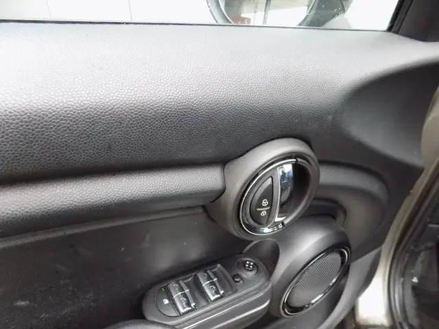 MINI Cooper Mini 1.5 Business Navi 6-Bak 2017 Benzine 14