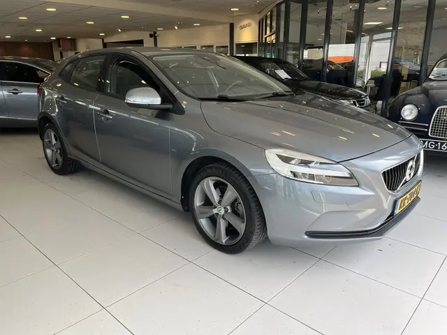 Volvo V40 2.0 T3 Nordic+ 2016 Benzine 38