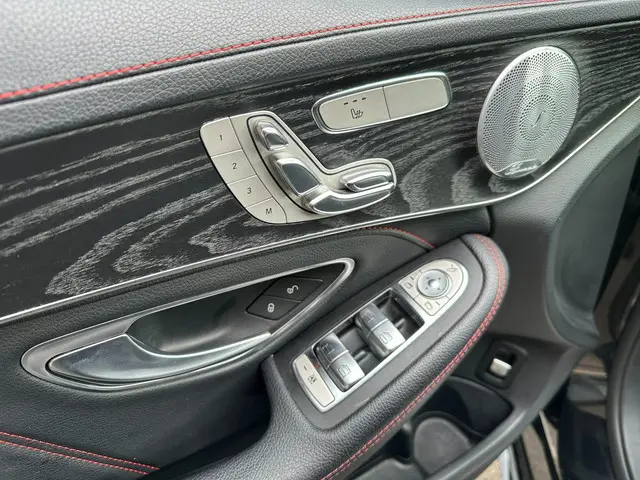 Mercedes-Benz C-Klasse AMG 43 4MATIC / PANO 2018 Benzine 6