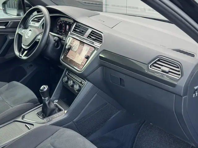 Volkswagen Tiguan 1.4 TSI R-Line Highline 2018 Benzine 26