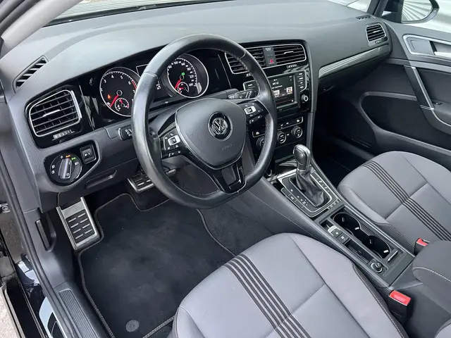 Volkswagen Golf 1.2 TSI Allstar Trekhaak ACC 2016 Benzine 8