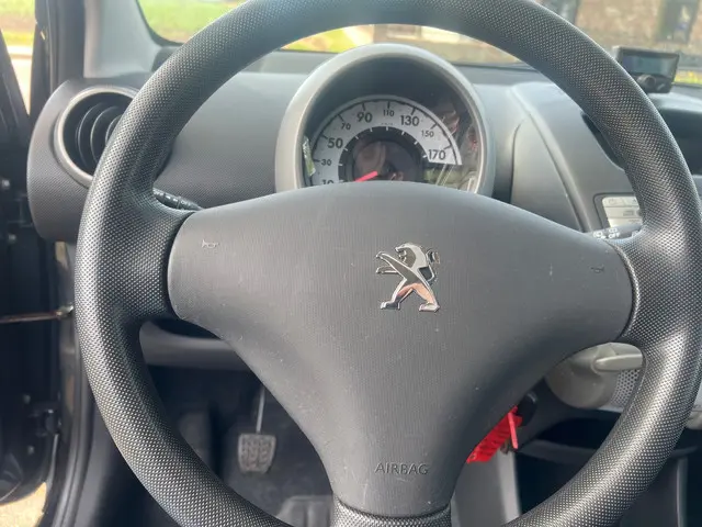 Peugeot 107 1.0 Access Accent 2012 Benzine 12