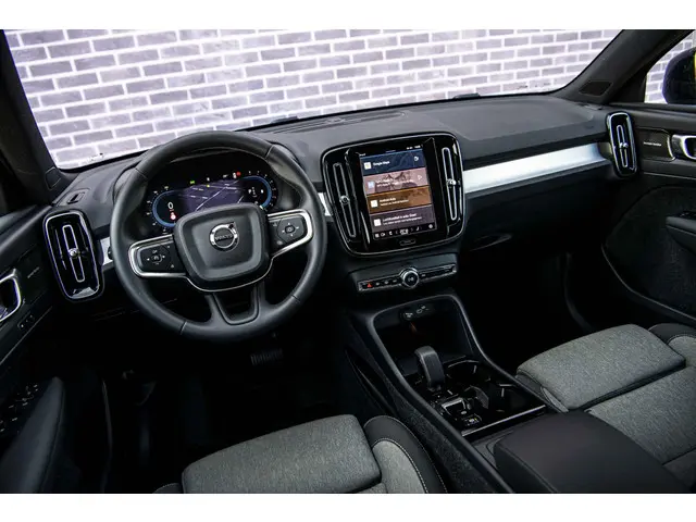Volvo XC40 2.0 B4 Plus Dark 2025 Benzine 12