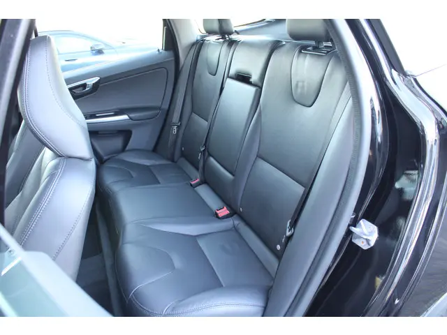 Volvo XC60 T5 Automaat Polar+ 2018 Benzine 18